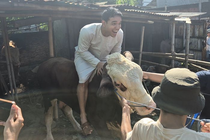 Fadly Faisal Jadi Sorotan usai Naiki Sapi Kurban Saat Perayaan Iduladha 2026