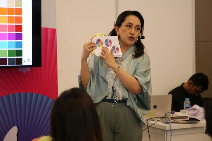 Workshop Kreatif Jadi Magnet Utama Indonesia Women Fest 2026, Personal Color dan Cloud Bag Making Dipadati Pengunjung